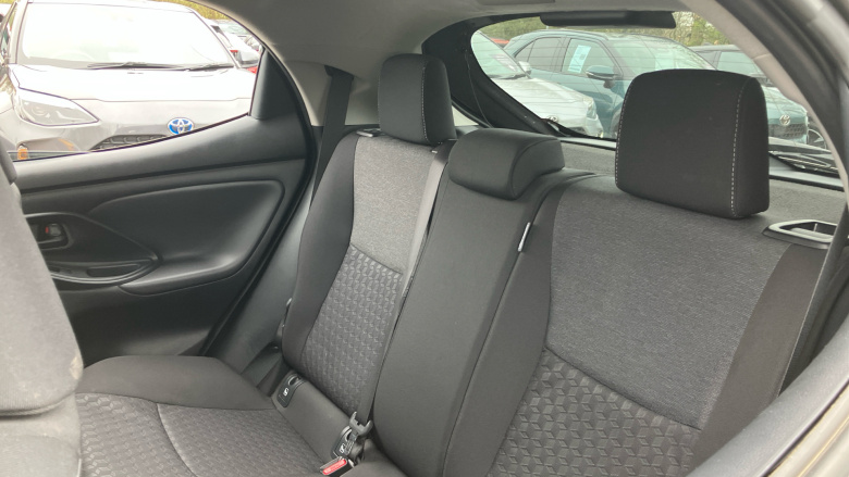 Toyota Yaris 1.5 Hybrid Design 5dr CVT Hybrid Hatchback